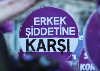 Sûr’da kadınların yaşadığı eve cüppeli ve sarıklı şahıslardan saldırı
