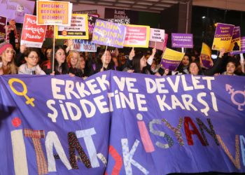 Kurdistan pankartından gözaltında alınanlar emniyette tutuluyor