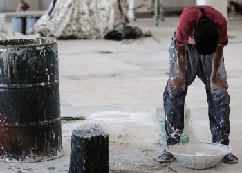 Aç Yatan Çocuklar ve Sessiz Ölümler Aç Yatan Çocuklar ve Sessiz Ölümler