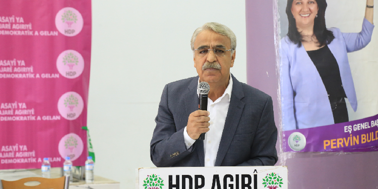 Ağrı’da konuşan Sancar: Alternatifsiz değilsiniz, HDP var Ağrı’da konuşan Sancar: Alternatifsiz değilsiniz, HDP var