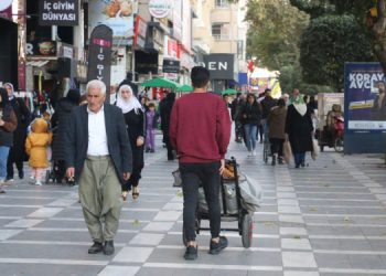 “8 kişilik aileyiz, yarım kilo et alıp kokluyoruz”