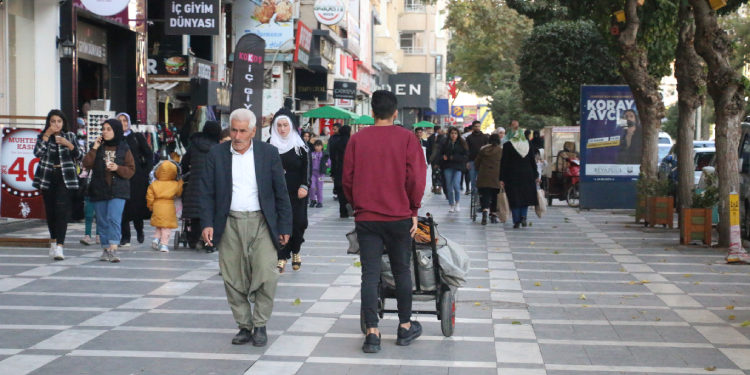 “8 kişilik aileyiz, yarım kilo et alıp kokluyoruz” “8 kişilik aileyiz, yarım kilo et alıp kokluyoruz”