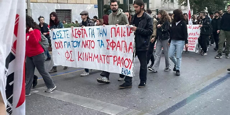 Yunanistan’da öğrenci ayaklanmasının 49. yılında eylem: Parayı gençlere verin, NATO’ya değil Yunanistan’da öğrenci ayaklanmasının 49. yılında eylem: Parayı gençlere verin, NATO’ya değil