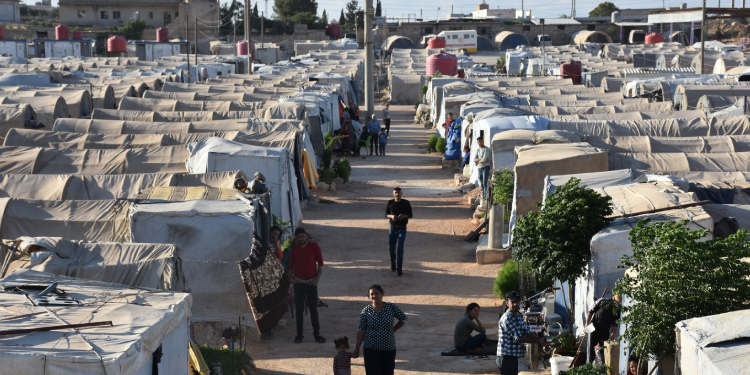30 bin kişi ambargo ve saldırılara direniyor 30 bin kişi ambargo ve saldırılara direniyor