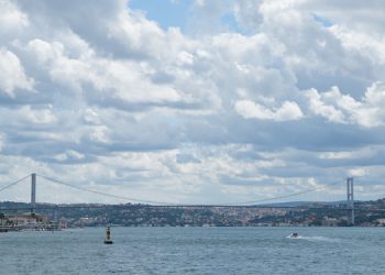 İstanbul Boğazı’nda gemi trafiği çift yönlü durduruldu
