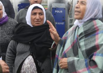 Tutuklu yakınlarından polise tepki