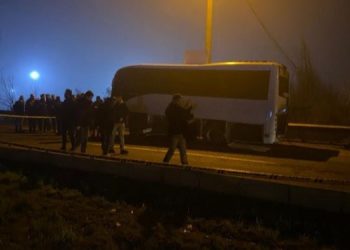 Diyarbakır’da polis aracının geçişi sırasında patlama