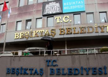 Eski Beşiktaş Belediye Başkanı Murat Hazinedar, “rüşvet” ve “irtikap” suçlarından tutuklandı