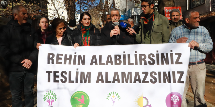DBP’ye yönelik tutuklamalar protesto edildi: Mücadelemiz sürecektir DBP’ye yönelik tutuklamalar protesto edildi: Mücadelemiz sürecektir
