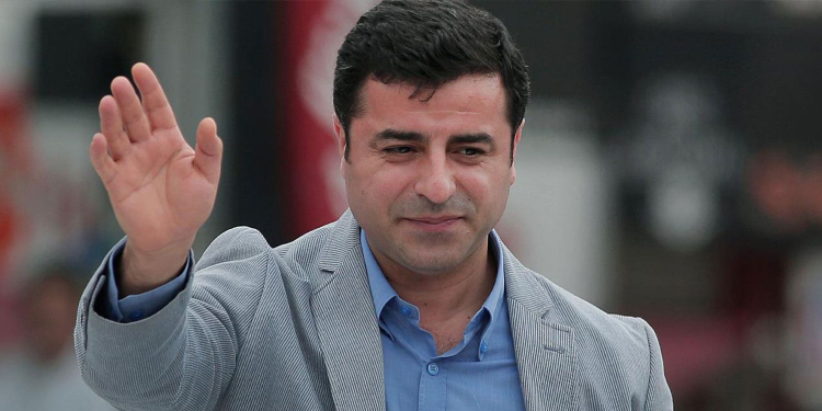 Demirtaş: Oyunu, milletvekili çıkarabilecek partilere ver lütfen Demirtaş: Oyunu, milletvekili çıkarabilecek partilere ver lütfen