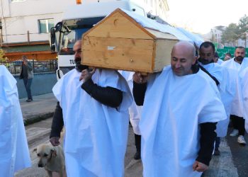 Dersim’de kefenli, tabutlu protesto