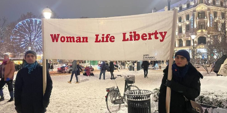 “Jin, jiyan, azadî” direnişine dünyadan destek “Jin, jiyan, azadî” direnişine dünyadan destek