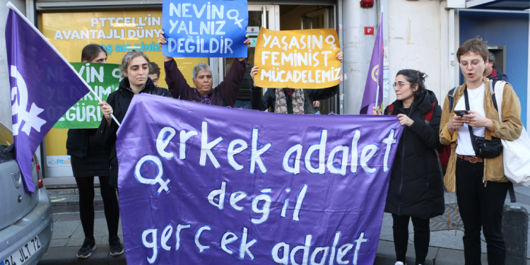 Kadınlar Nevin Yıldırım’a yeni yıl kartı gönderdi Kadınlar Nevin Yıldırım’a yeni yıl kartı gönderdi