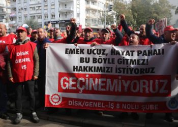 Karşıyaka Belediyesi’nde maaş protestosu