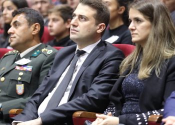 Kaymakamın doktor eşi, hastanede korumayla gezip, “özel hasta” bakıyor!