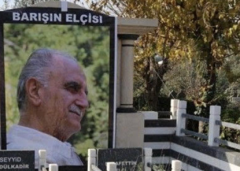 Kürt siyasetçi Elçi mezarı başında anıldı Kürt siyasetçi Elçi mezarı başında anıldı