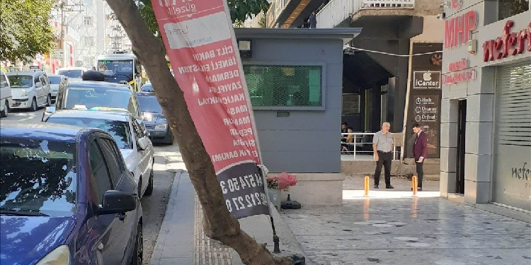 MHP için engelli yoluna polis kulübesi MHP için engelli yoluna polis kulübesi