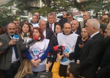 Mitingi yasaklanan emekçilere Meclis önünde saldırı