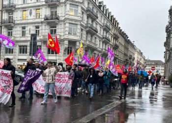Paris katliamı Avrupa’da yürüyüşle protesto edildi