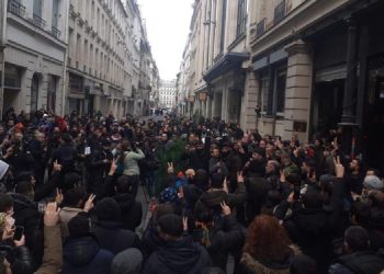 Paris’te katliamın yapıldığı yerde nöbet eylemi başlatıldı