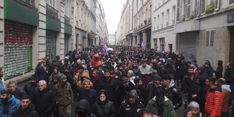 Paris’teki nöbete çağrı Paris’teki nöbete çağrı
