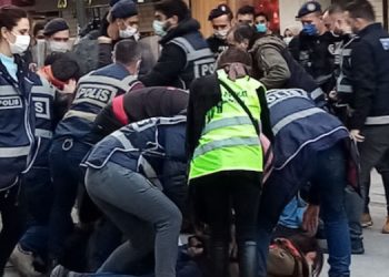 Tanıkları polis olan davada hak savunucularına ceza