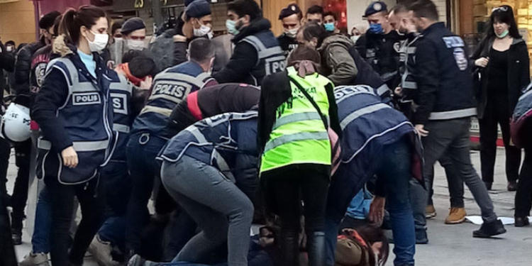 Tanıkları polis olan davada hak savunucularına ceza Tanıkları polis olan davada hak savunucularına ceza