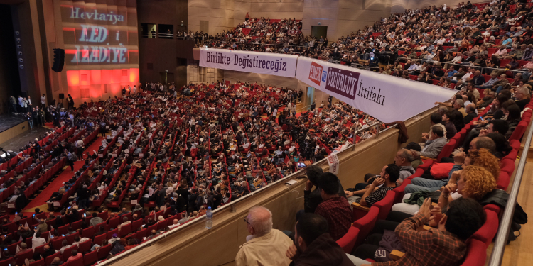 Tıkanan siyasete 3’üncü Yol soluğu Tıkanan siyasete 3’üncü Yol soluğu