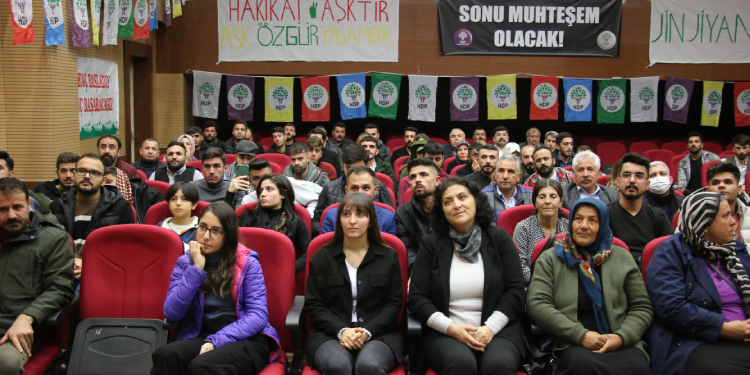 Urfa’daki gençlik konferansında tecride tepki Urfa’daki gençlik konferansında tecride tepki