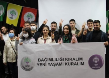 HDP Gençlik Meclisi üyelerinin yargılandığı dava ertelendi