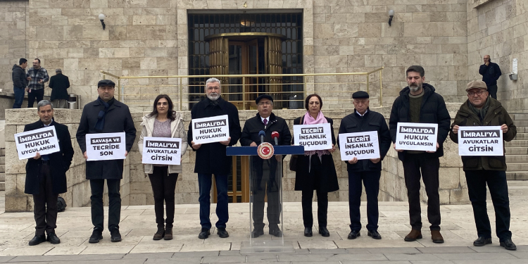 Tecride karşı Adalet Nöbeti 27’nci gününde: Demokratik mücadele sürecek Tecride karşı Adalet Nöbeti 27’nci gününde: Demokratik mücadele sürecek