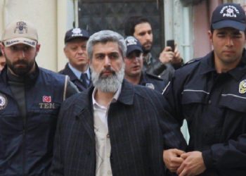 Alparslan Kuytul ve 55 kişi adliyeye sevk edildi Alparslan Kuytul ve 55 kişi adliyeye sevk edildi