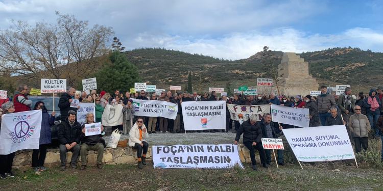 Foçalılardan taş ocağına karşı eylem Foçalılardan taş ocağına karşı eylem