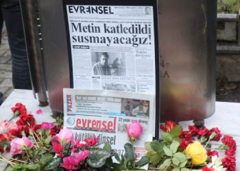 Gazeteci Göktepe mezarı başında anıldı: Hakikat susmadı