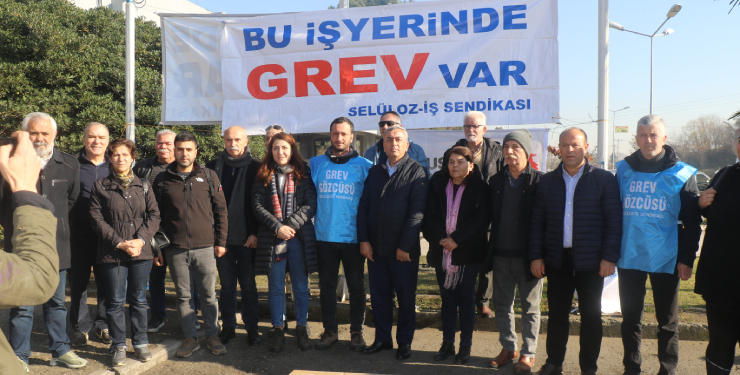 HDP Milletvekili Züleyha Gülüm’den Kartonsan direnişine ziyaret HDP Milletvekili Züleyha Gülüm’den Kartonsan direnişine ziyaret