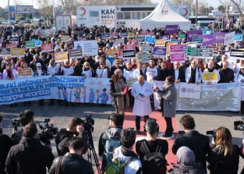 Hekimlerden tepki: Ne köle ne de ucuz iş gücü olacağız