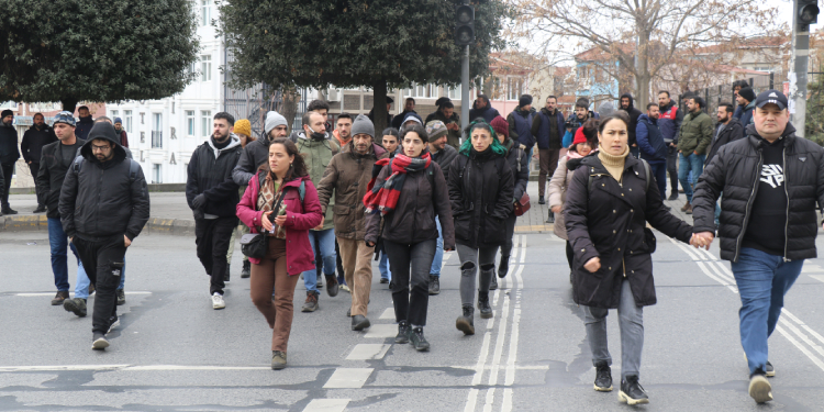 “Hepsi gitsin halk yönetsin” sempozyumuna yasak “Hepsi gitsin halk yönetsin” sempozyumuna yasak