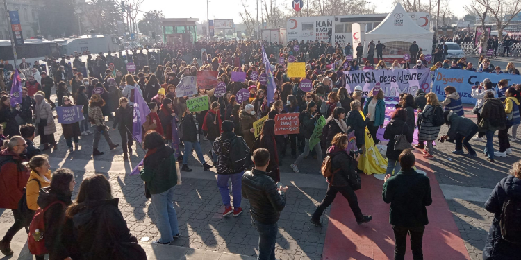 Kadınlar 2023 yılı dileklerini tuttu Kadınlar 2023 yılı dileklerini tuttu