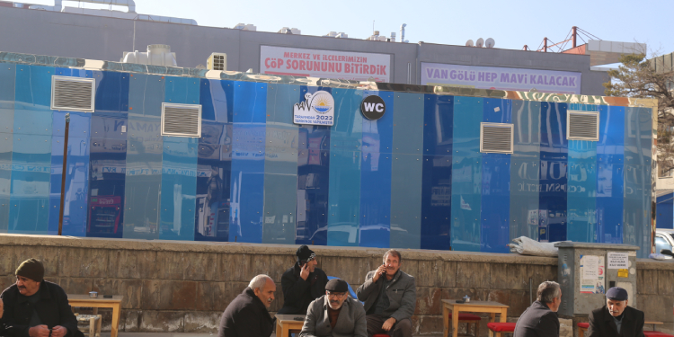 Kayyımın “mega” projesinden tuvalet çıktı Kayyımın “mega” projesinden tuvalet çıktı