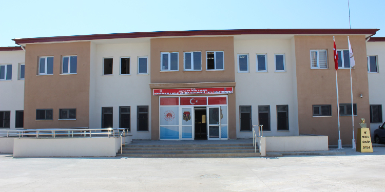 Kürtçe konuşan tutuklu eş başkana disiplin cezası Kürtçe konuşan tutuklu eş başkana disiplin cezası