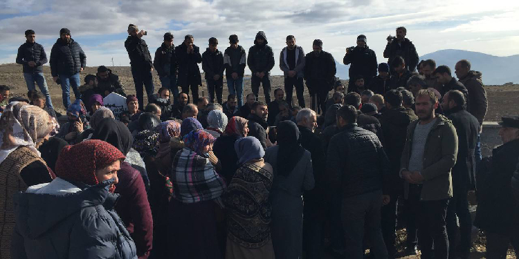 Paris’te katledilen Kızıl son yolculuğuna uğurlandı Paris’te katledilen Kızıl son yolculuğuna uğurlandı
