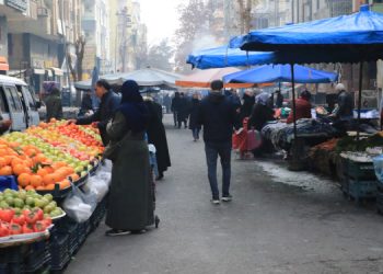 Pazarda işler kesat: Seçimi bekliyoruz