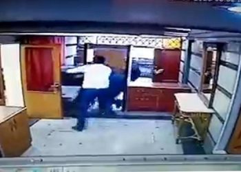 Tahran’daki Azerbaycan Büyükelçiliği’ne silahlı saldırı