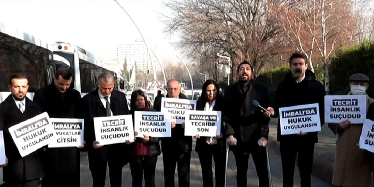 Adalet Nöbeti 10’uncu gününde: İmralı’da suç işlemeye son verin Adalet Nöbeti 10’uncu gününde: İmralı’da suç işlemeye son verin