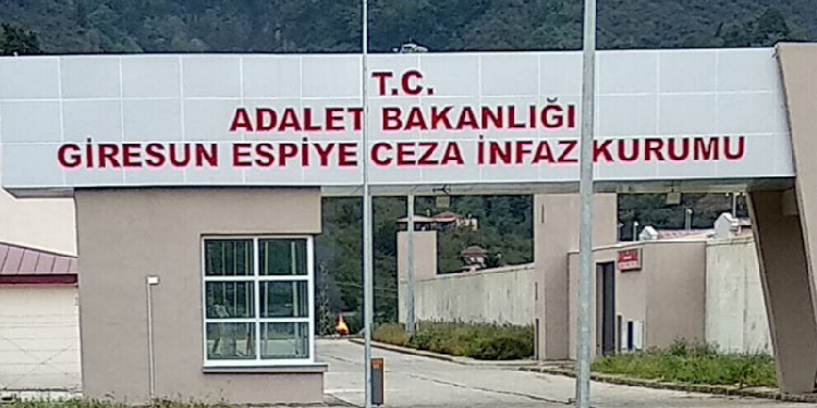 Yeni yıl kartı gönderilen tutukluya soruşturma Yeni yıl kartı gönderilen tutukluya soruşturma