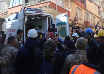 14 yaşındaki çocuk enkazdan 83 saat sonra kurtarıldı