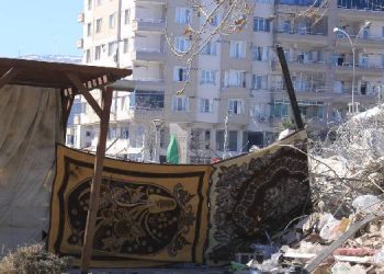 50 cansız bedenin çıkarıldığı binanın kolonları spor salonu için kesilmiş!