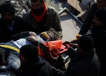 80 saat enkaz altında kalan 3 kişiye ulaşıldı