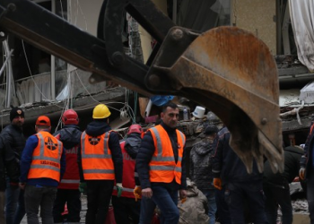Depremde etkilenenlere acilen psikososyal hizmet sunulmalı