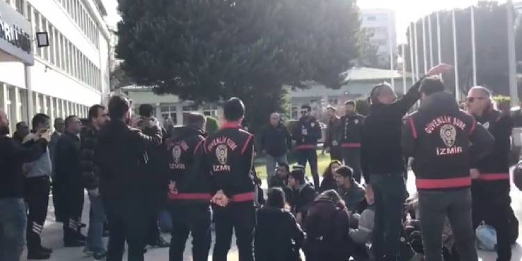 Yüz yüze eğitim isteyen öğrenciler gözaltına alındı Yüz yüze eğitim isteyen öğrenciler gözaltına alındı